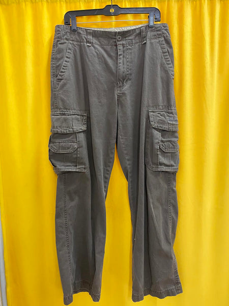 Unionbay Men's Cargo Pants in Dark Taupe Brown Gray 32” waist Medium