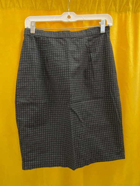 Byer Too! Women's Size 11 Black and Gray Patterned Skirt